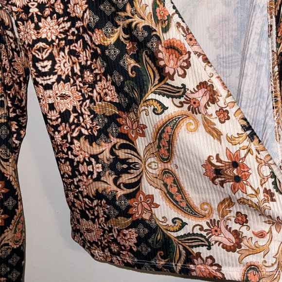 🌹WILLOW & ROOT WRAP AROUND TOP - Picture 5 of 7